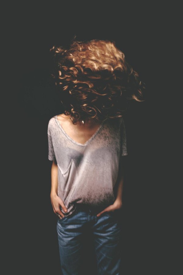 С кудрявыми девушками