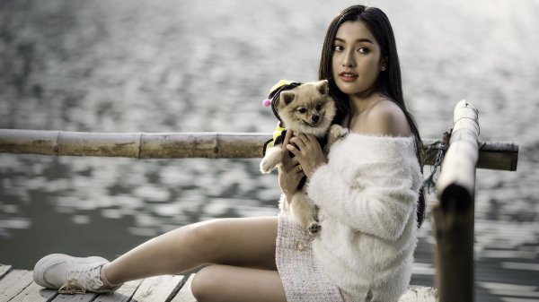 Девушка и собака