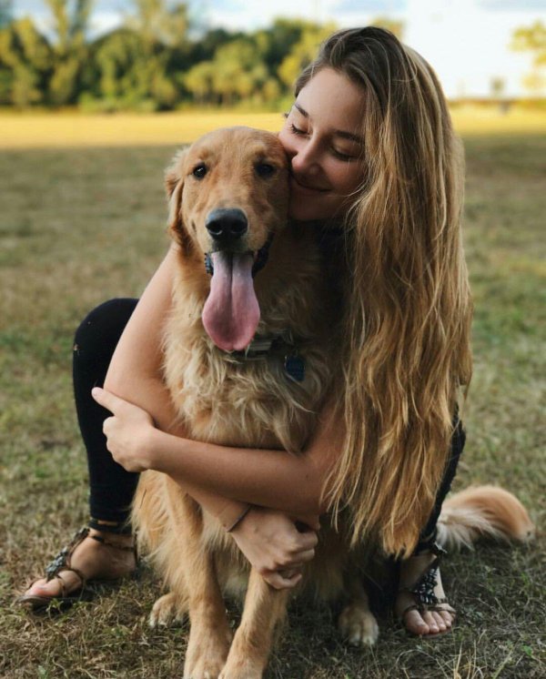 Девушка и собака