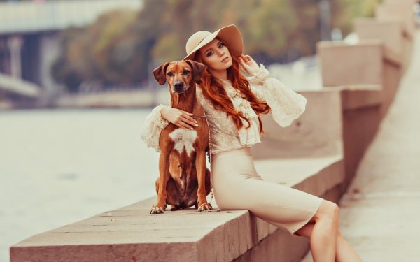 Девушка и собака