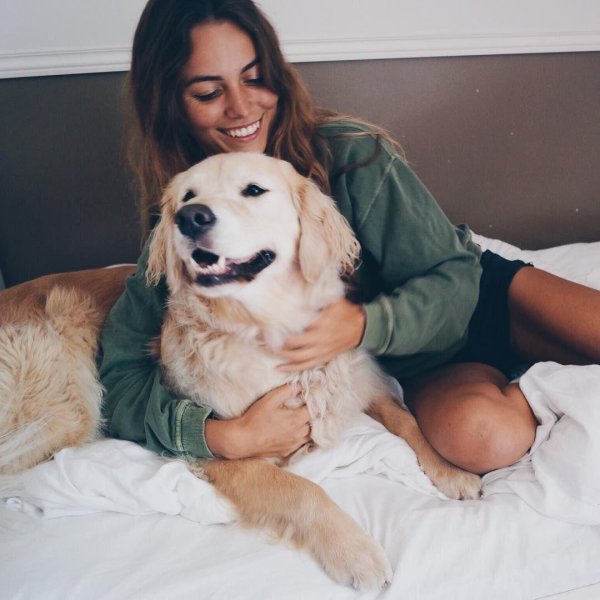 Девушка и собака