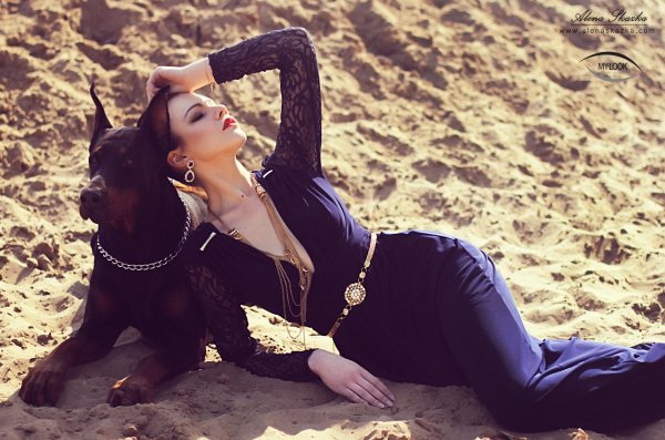 Девушка и собака