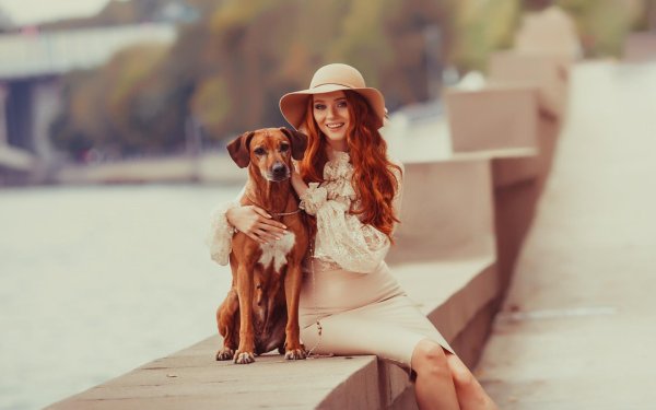 Девушка и собака