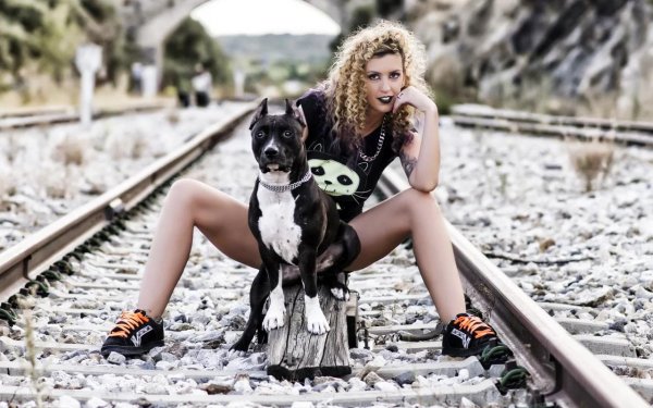 Девушка и собака