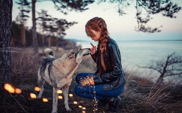 Девушка и собака