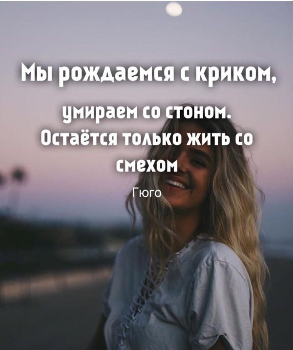 С девушками смеющихся