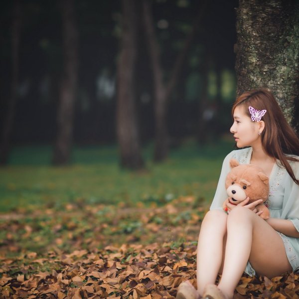 Девушка с мишкой