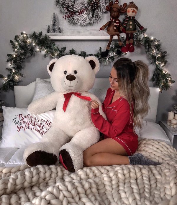 Девушка с мишкой