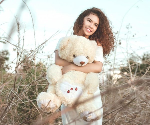 Девушка с мишкой
