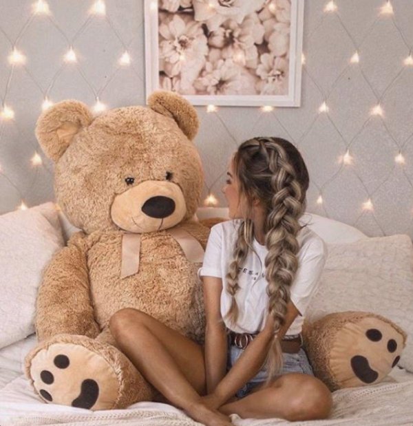 Девушка с мишкой