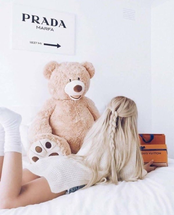 Девушка с мишкой