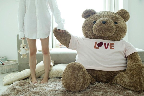 Девушка с мишкой