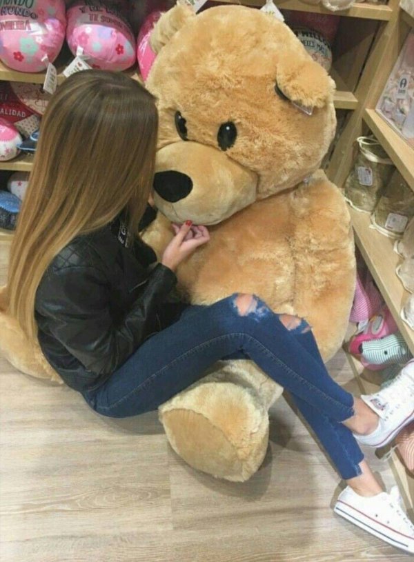 Девушка с мишкой