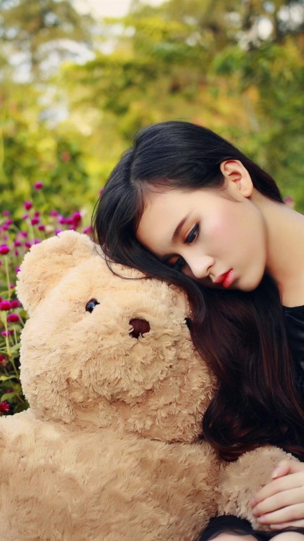 Девушка с мишкой