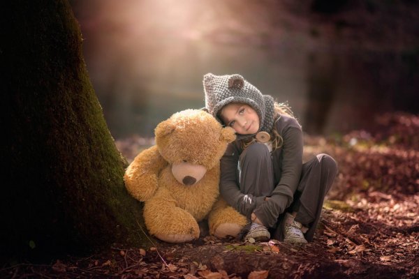 Девушка с мишкой