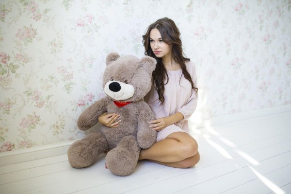 Девушка с мишкой