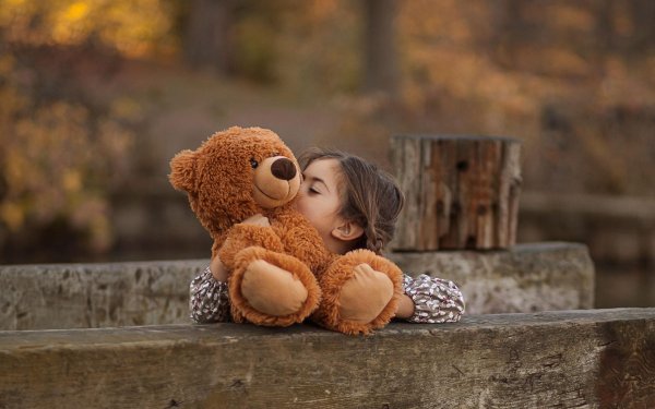 Девушка с мишкой