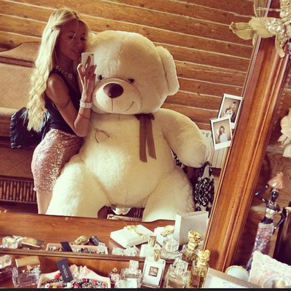 Девушка с мишкой