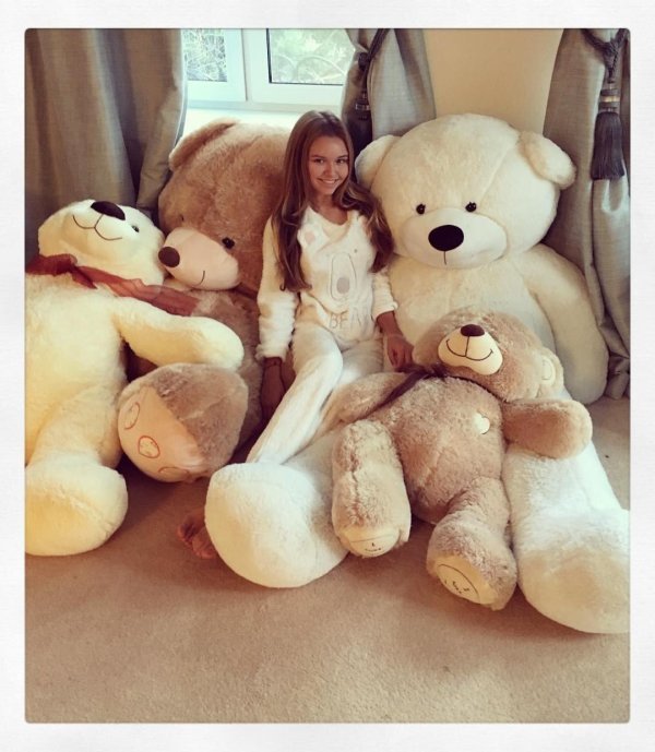 Девушка с мишкой