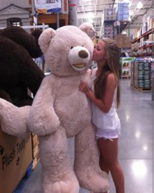 Девушка с мишкой