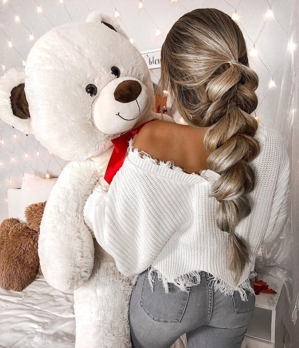 Девушка с мишкой