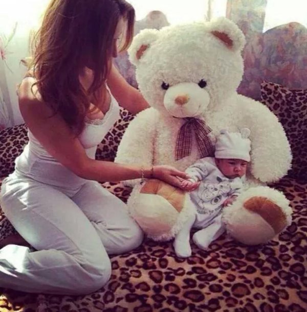 Девушка с мишкой