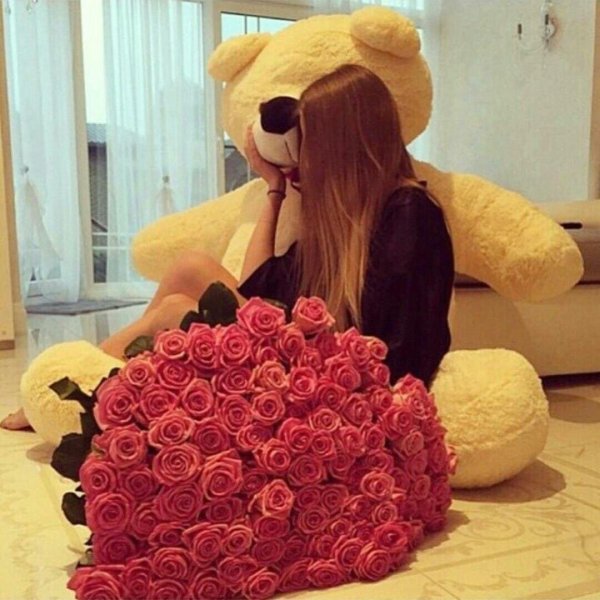 Девушка с мишкой