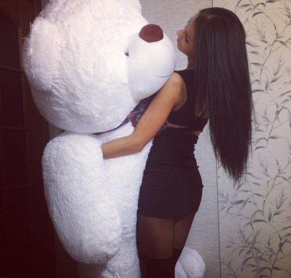 Девушка с мишкой