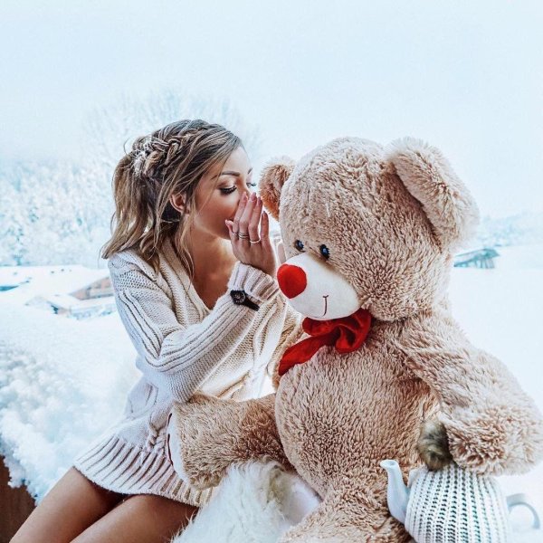 Девушка с мишкой