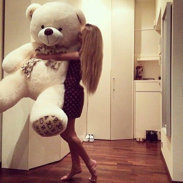 Девушка с мишкой