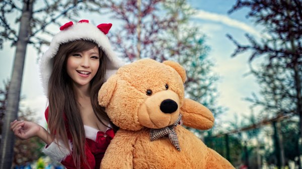 Девушка с мишкой