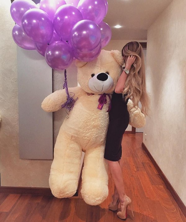 Девушка с мишкой