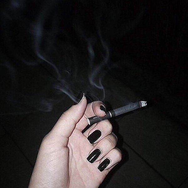 С курящими девушками