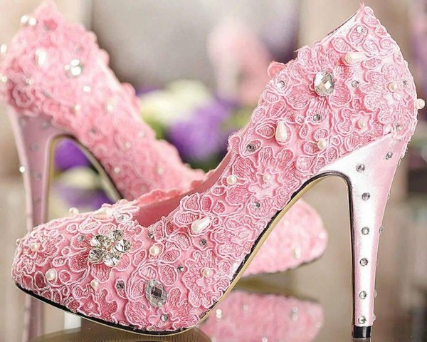 На девушках туфли