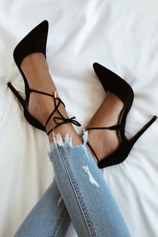 На девушках туфли