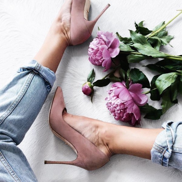 На девушках туфли