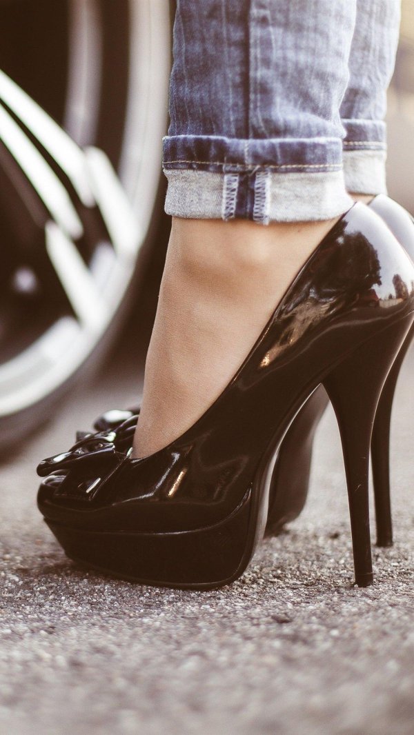 На девушках туфли