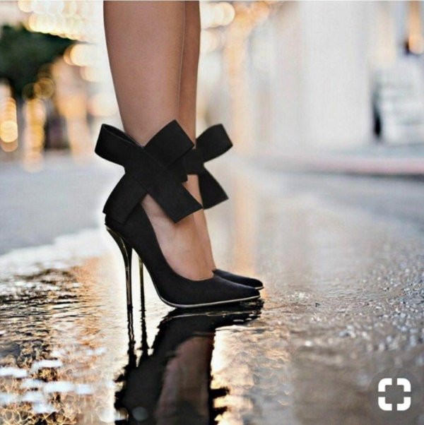 На девушках туфли