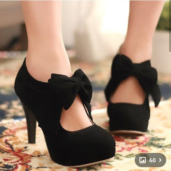 На девушках туфли