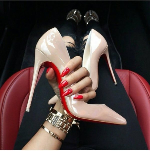 На девушках туфли