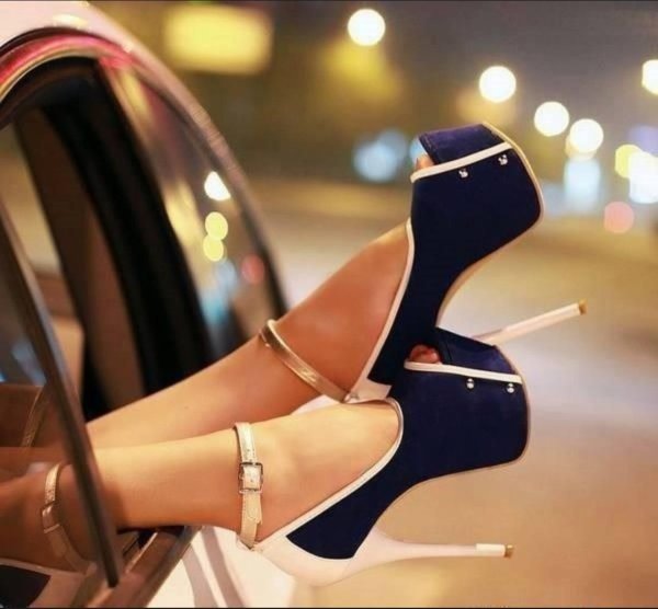 На девушках туфли