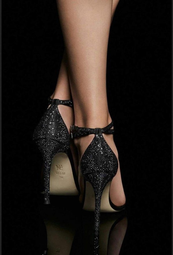 На девушках туфли