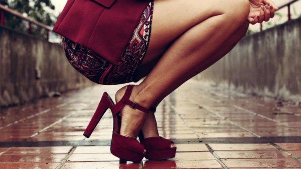 На девушках туфли