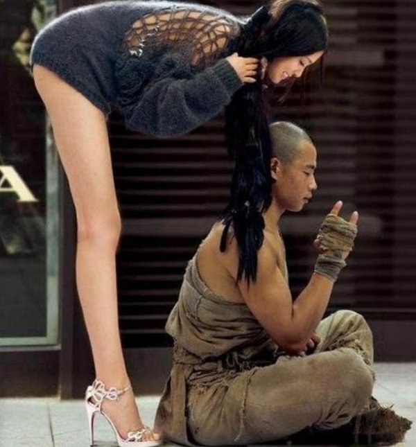 С девушка думает