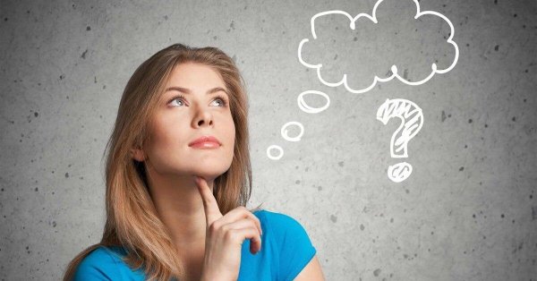 С девушка думает