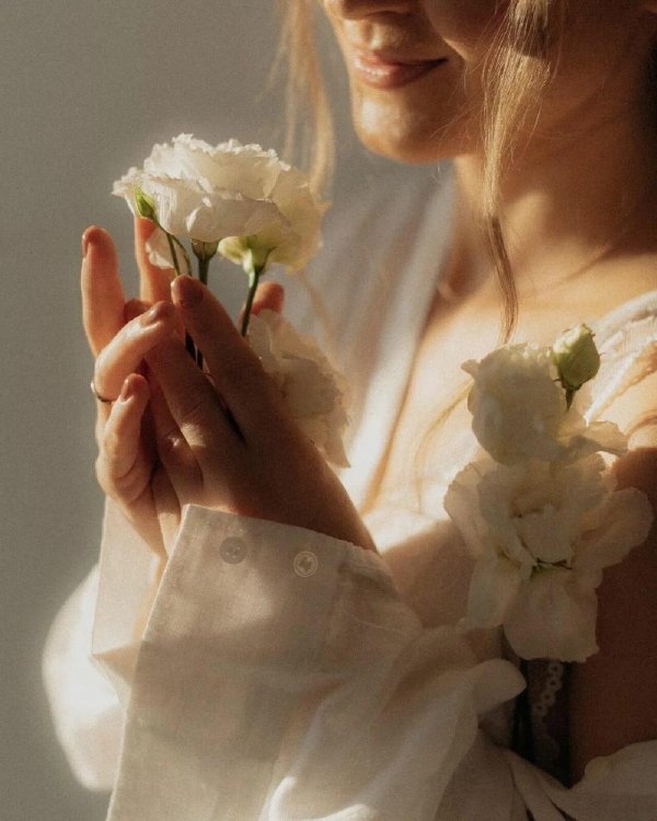 С девушка думает