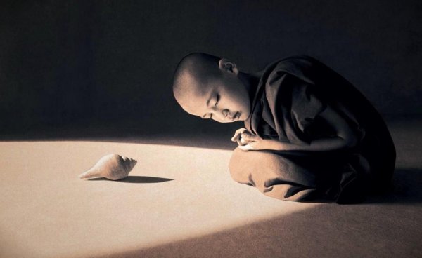 С девушка думает