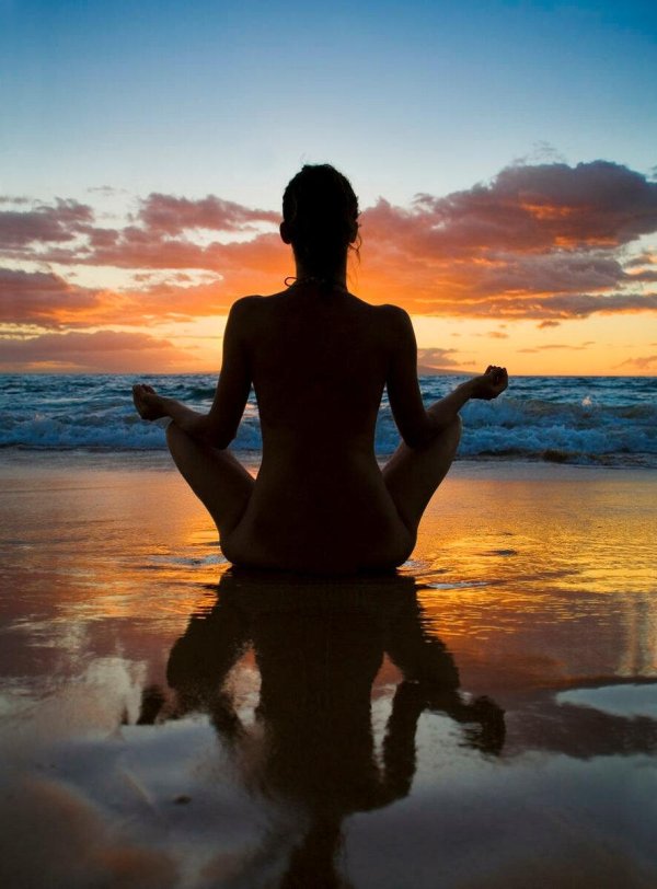 С девушка думает