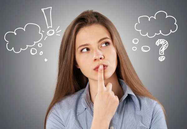 С девушка думает