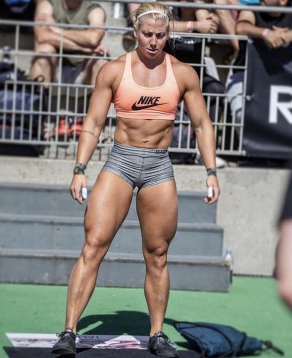 С девушками спортсменками